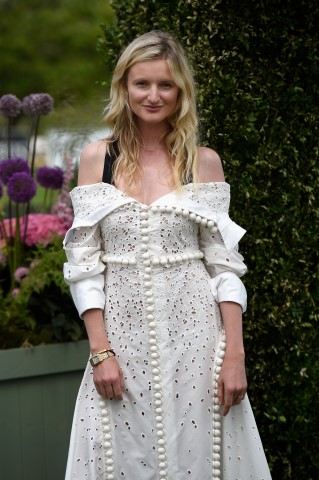 700065097 AJ 5764 E701541BF4C83AA44DD8AF67C6E34BA7